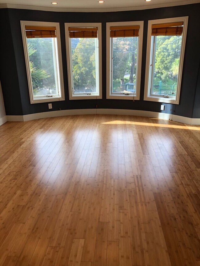 Building Photo - COMING SOON!  Beautiful 3 br/2ba -2  Levels, Private Deck, Panoramic Views, Garage Parking, Washe...