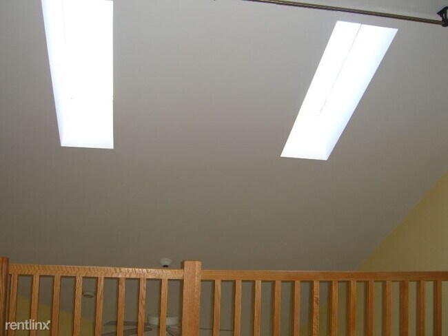 Building Photo - 3 br, 2 bath Condo - 7610 A Coachlight Lane,