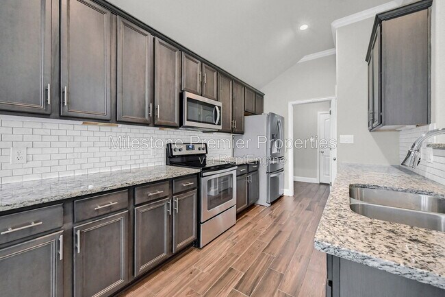 Building Photo - 3418 Ballam St