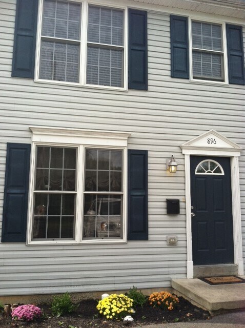 Building Photo - 898 N Allen St