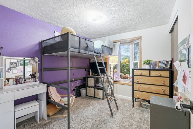 Building Photo - 3111 NE 51st St