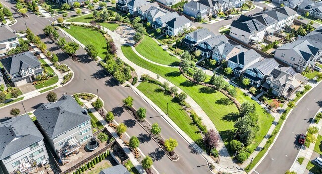 Building Photo - 17181 SW Snowdale St