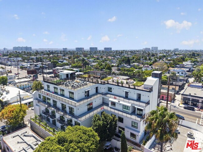 Building Photo - 1808 Lincoln Blvd