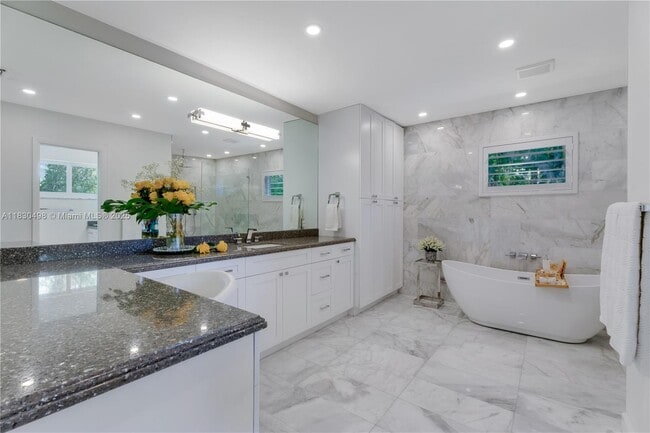 Building Photo - 4830 San Amaro Dr