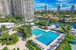 Building Photo - 2500 Parkview Dr