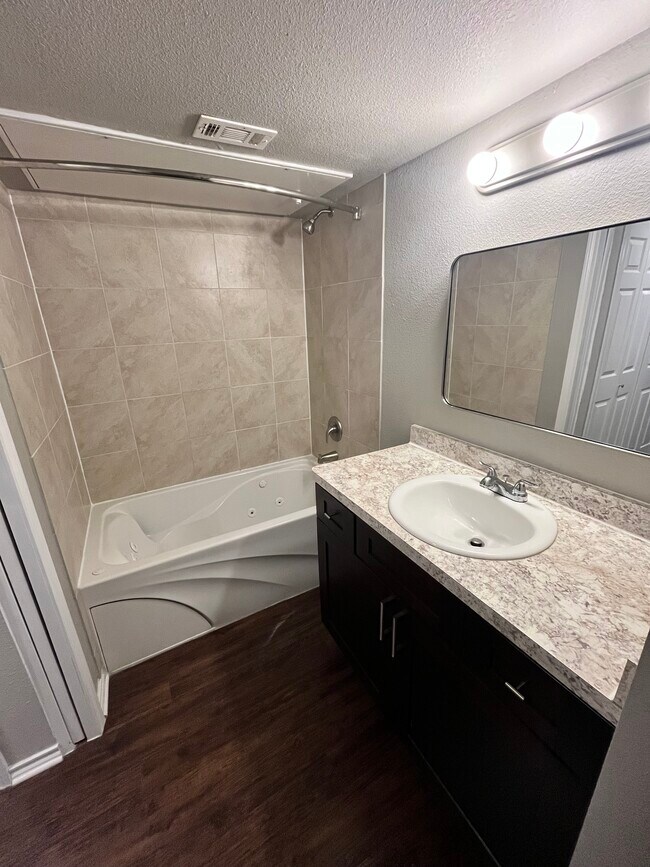 Building Photo - 6108 Abrams Rd