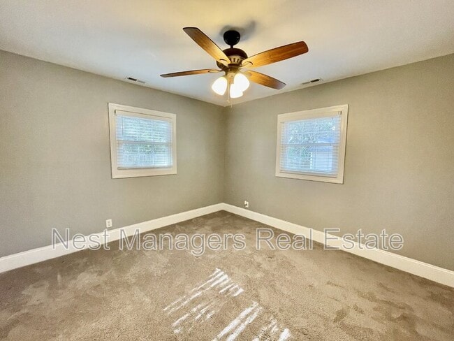 Building Photo - 228 Pinecrest Dr