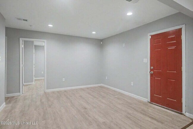Building Photo - 3 bedroom close to D'Iberville!