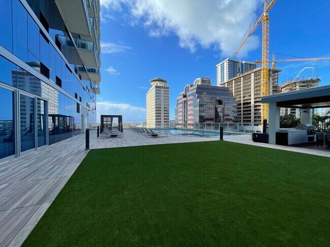 Building Photo - AZURE at Ala Moana - 1 Bed 1 Bath 1 Parking -Great location to Shopping & Restaurants