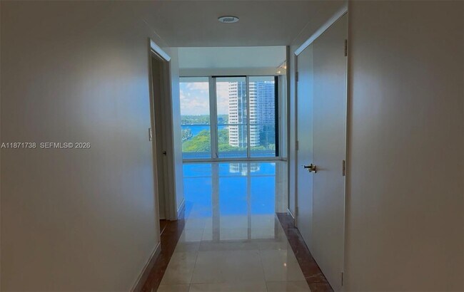 Building Photo - 2600 Island Blvd