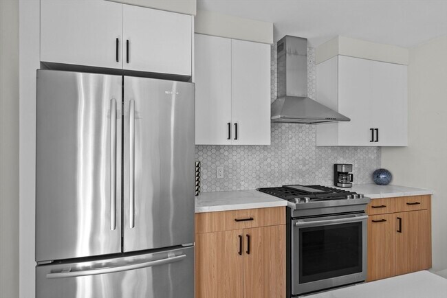 Building Photo - 457 W Broadway