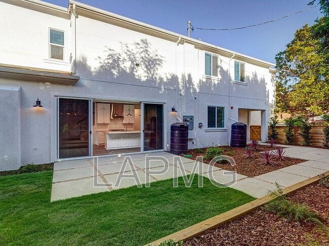 Building Photo - 5600 W 78th
