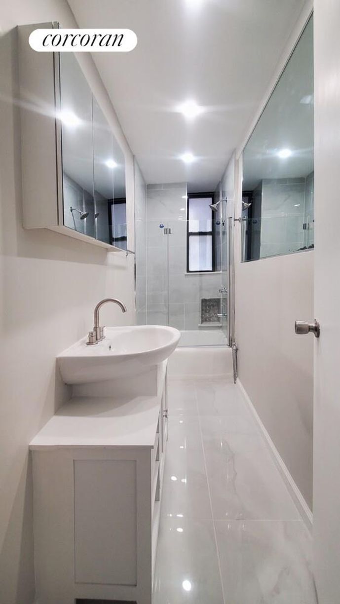 Building Photo - 306 W 51st St