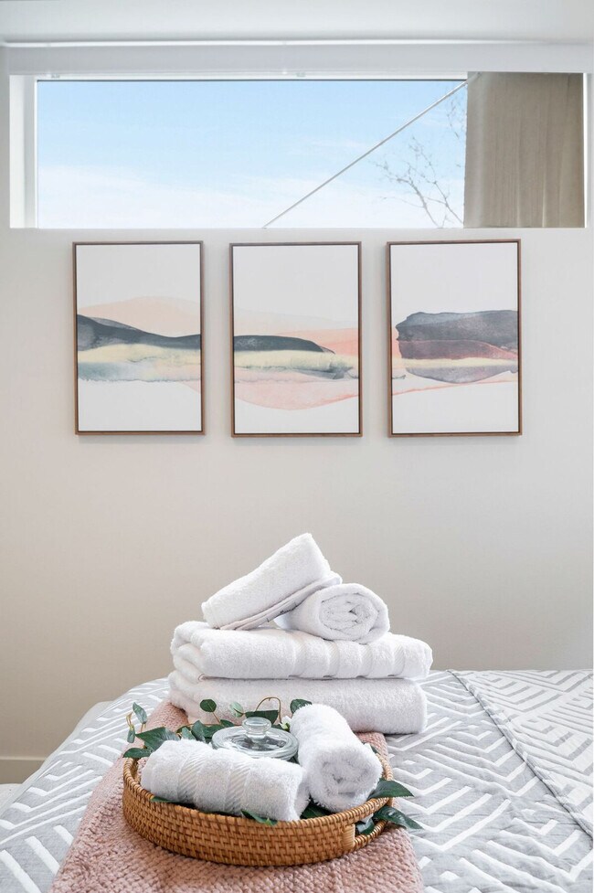 Building Photo - 34 W Cremona St