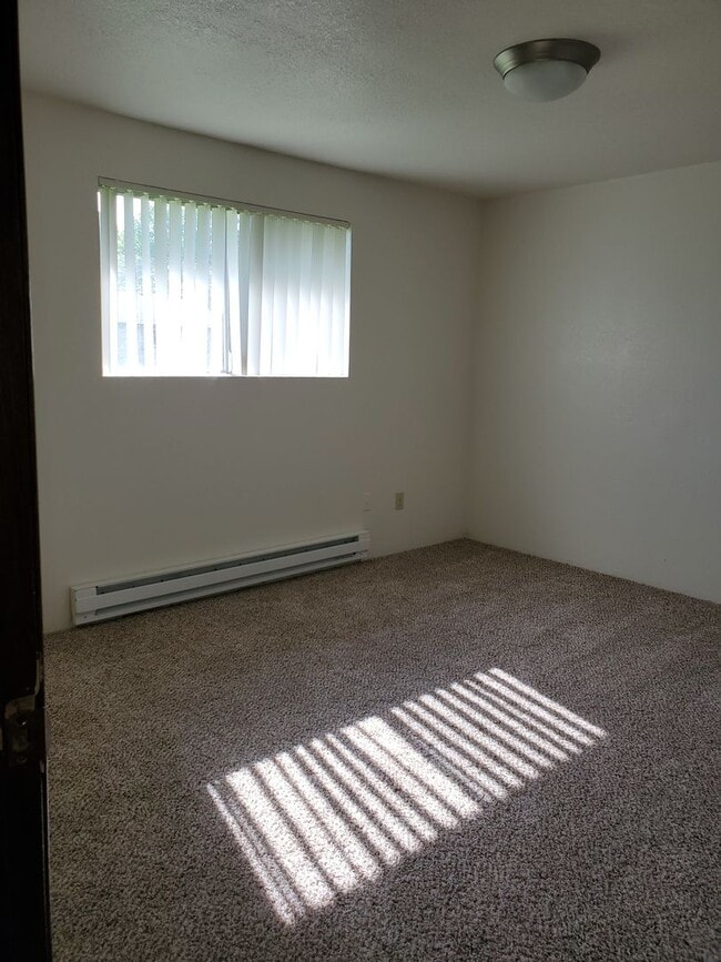 Building Photo - 2 Bedroom 1 Bath Duplex