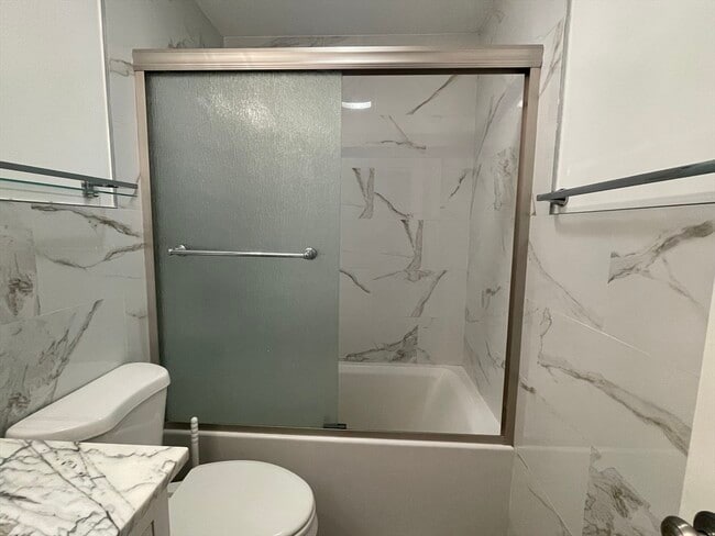 Building Photo - 1420-1426 Centre St