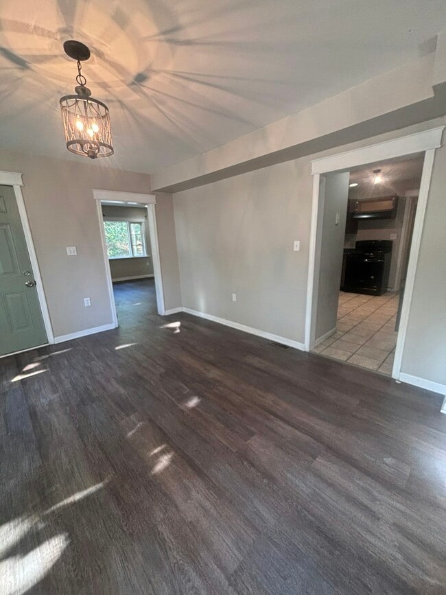 Building Photo - 165 Sharpe St