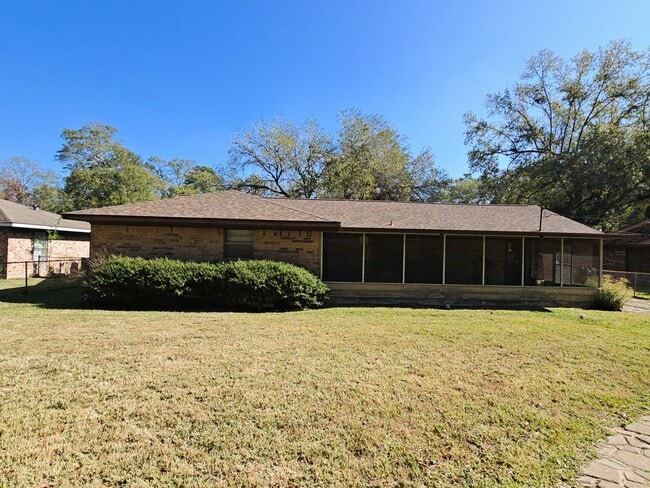 Building Photo - 1206 Crescent Blvd