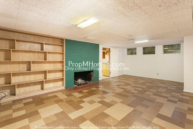 Building Photo - Spacious Mid-Century Three Bedroom Home In Woodstock!