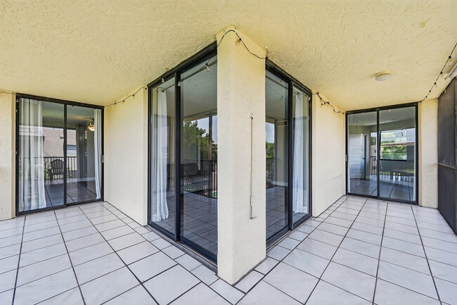 Building Photo - 10401 W Broward Blvd