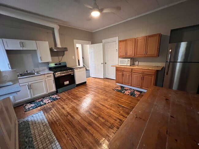 Building Photo - 259-261 N. Dithridge Street (Full Service)