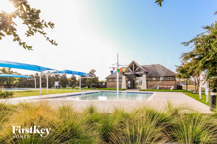 Building Photo - 1636 Grassy View Dr