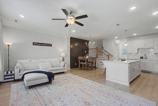 Building Photo - 3179 Sassafras Ln