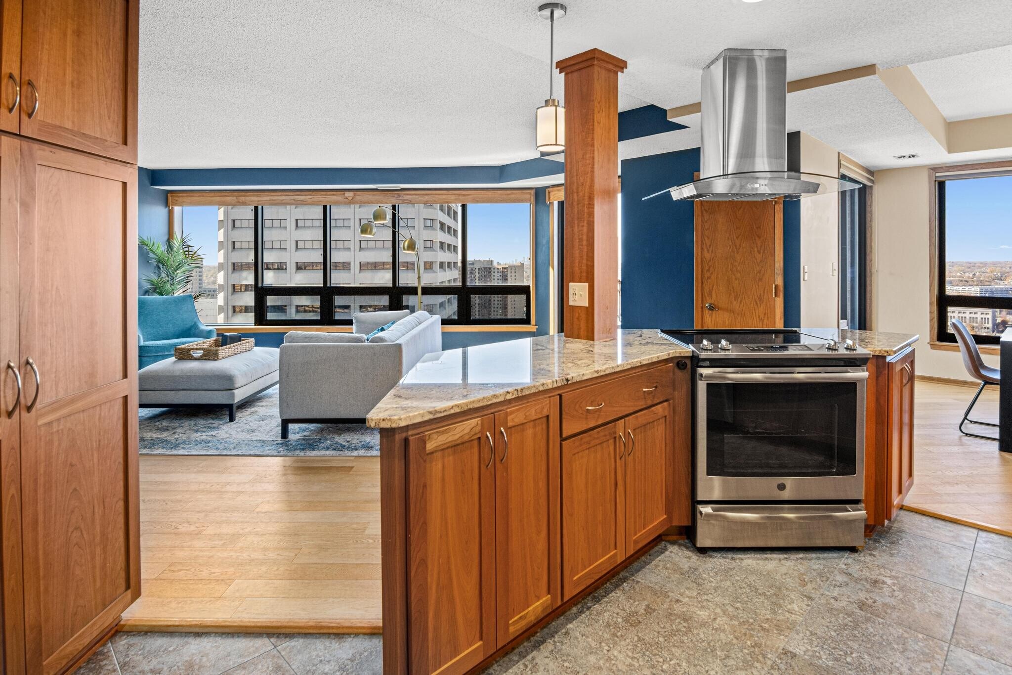 Building Photo - 168 6th St E