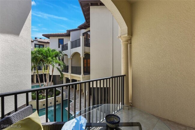 Building Photo - 684 10th Ave S