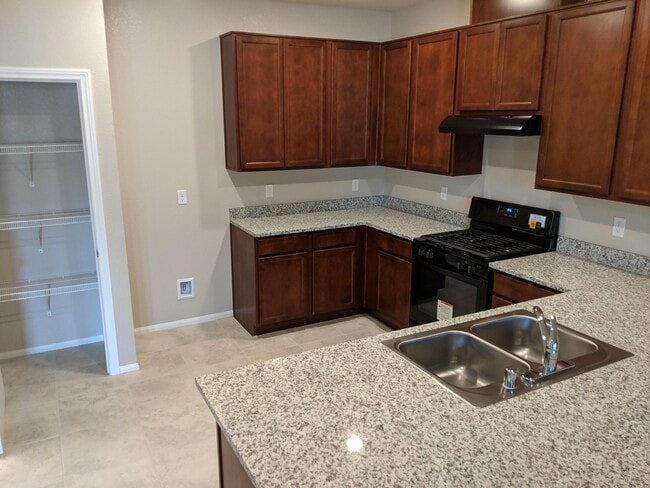 Building Photo - 2860 Alenga St