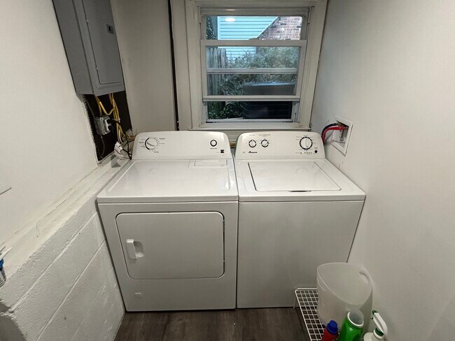 Building Photo - 619 N Harvard Ave