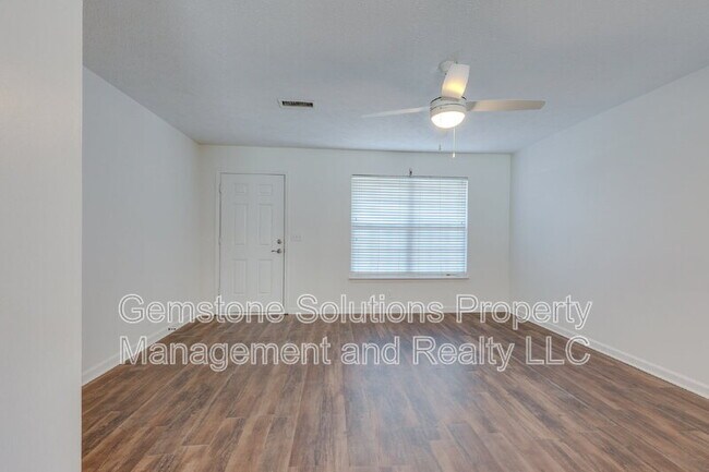 Building Photo - 1303 Vermont Ct