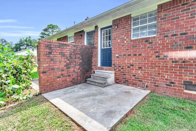 Building Photo - Upgraded Duplex with Huge Yard