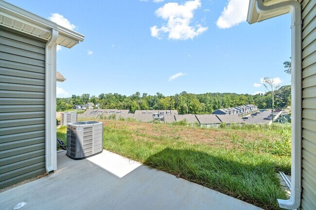 Building Photo - 2 Bedroom Condo For Rent Near Madison Street!