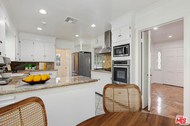 Building Photo - 3924 Woodfield Dr