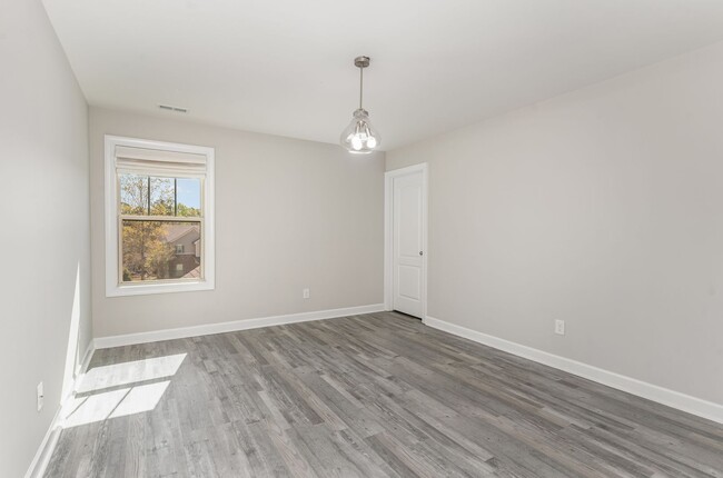 Building Photo - Gorgeous 5 Bedroom Home with First Floor I...