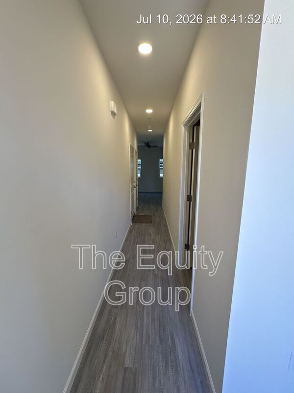 Building Photo - 723 S Pinkham St