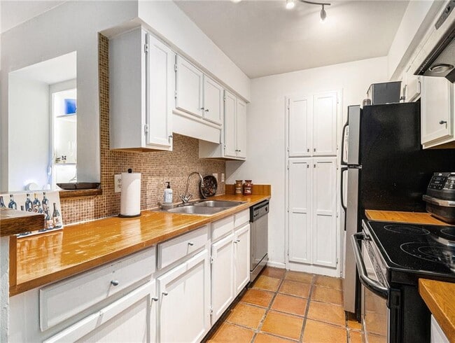 Building Photo - 3307 Pine Heights Dr NE