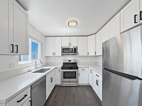 Building Photo - Bright & Modern 2B/1BA Upstairs Unit in th...
