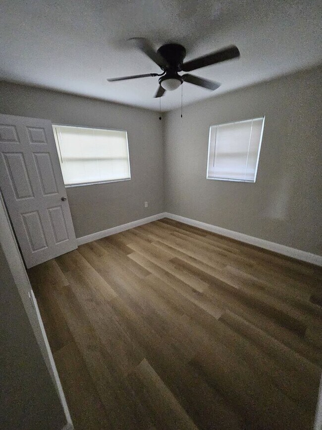 Building Photo - FOR RENT!!! SIMPLY STUNNING  3 BEDROOM 2 B...