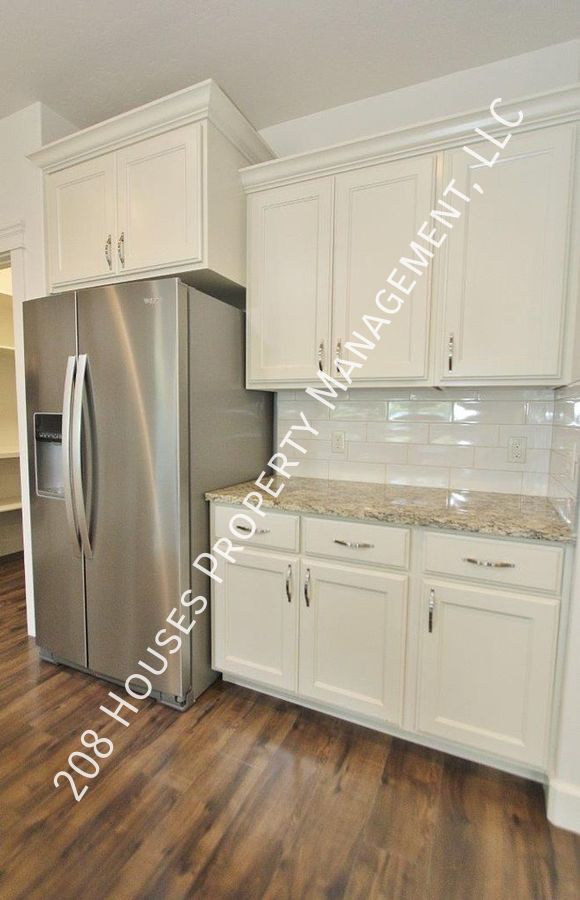 Building Photo - Immaculate Single-Level Home