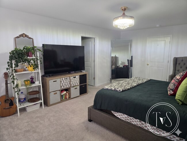 Building Photo - RATE DROP ALERT (was $3300/month)!