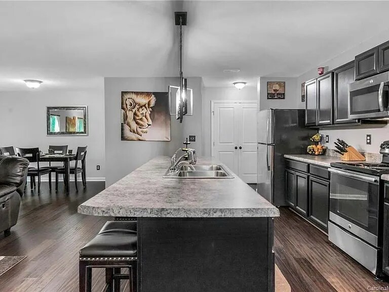 Building Photo - 1635 Hooper Court