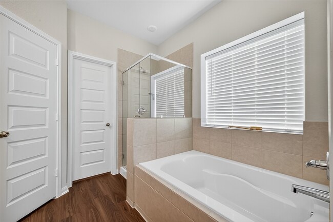 Building Photo - 8102 Coral Dr