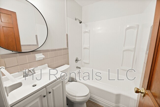 Building Photo - 10139 Cabot Dr