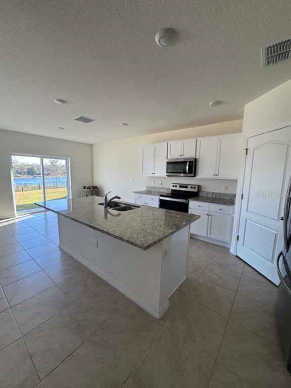 Building Photo - 9752 Black Walnut Dr