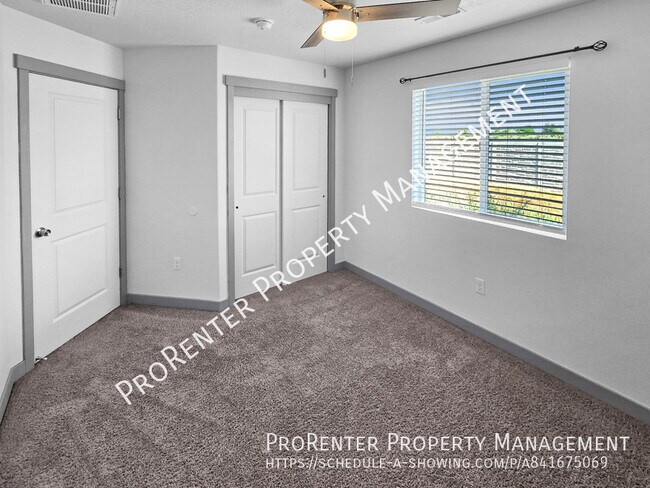 Building Photo - 1152 W Beacon Way