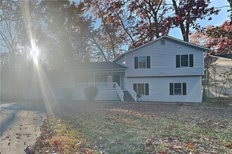 Building Photo - 2201 Whitebluff Way