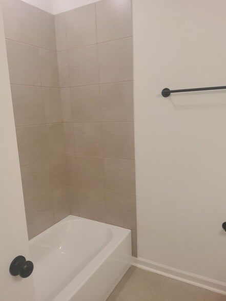 Building Photo - 35 Hillside Dr