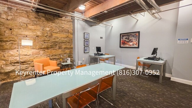 Building Photo - Cozy Downtown Studio | Heart of the City